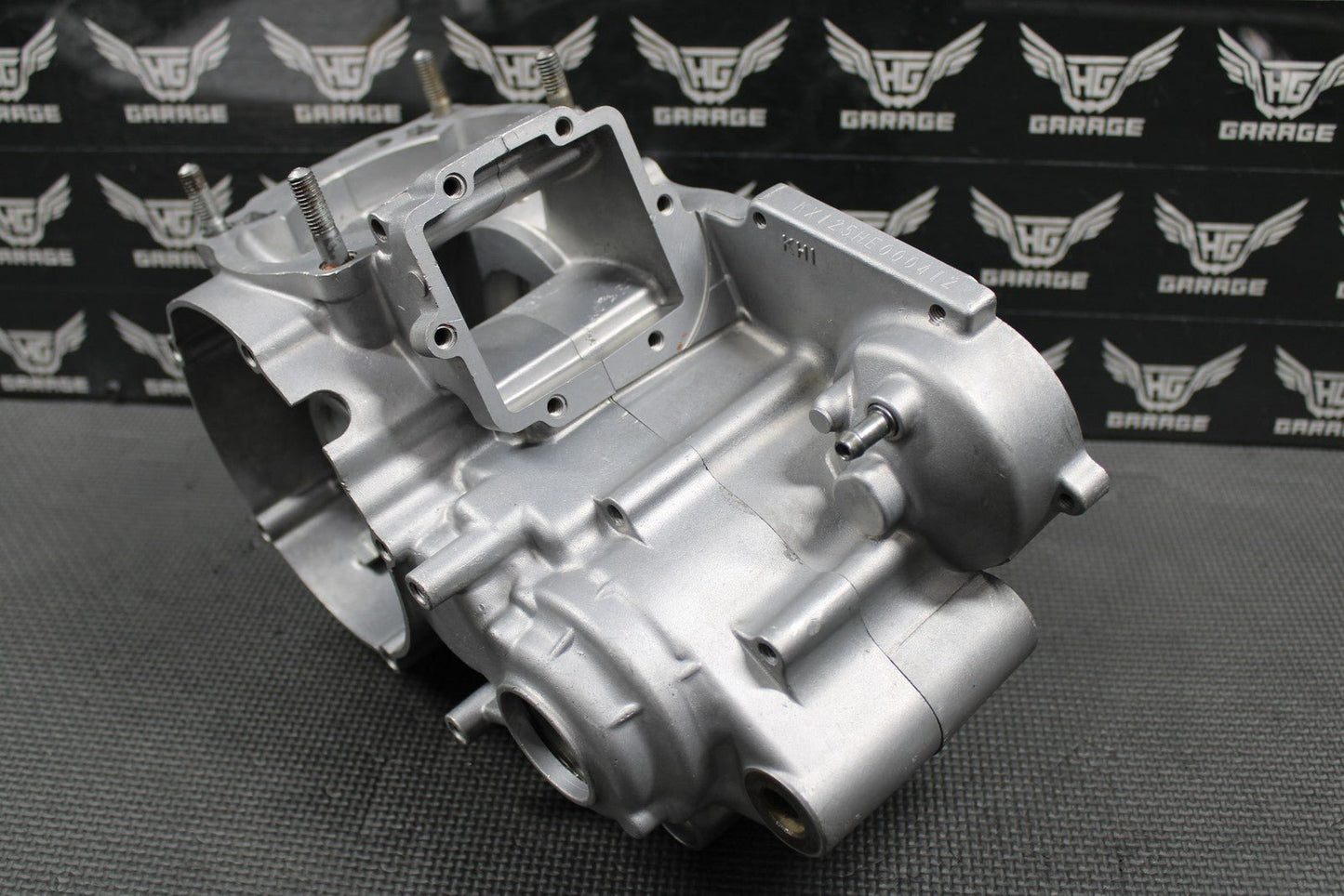 1991 KAWASAKI KX125 OEM LEFT RIGHT ENGINE MOTOR CRANKCASE CRANK CASES 14001 - 5284 - hggarage