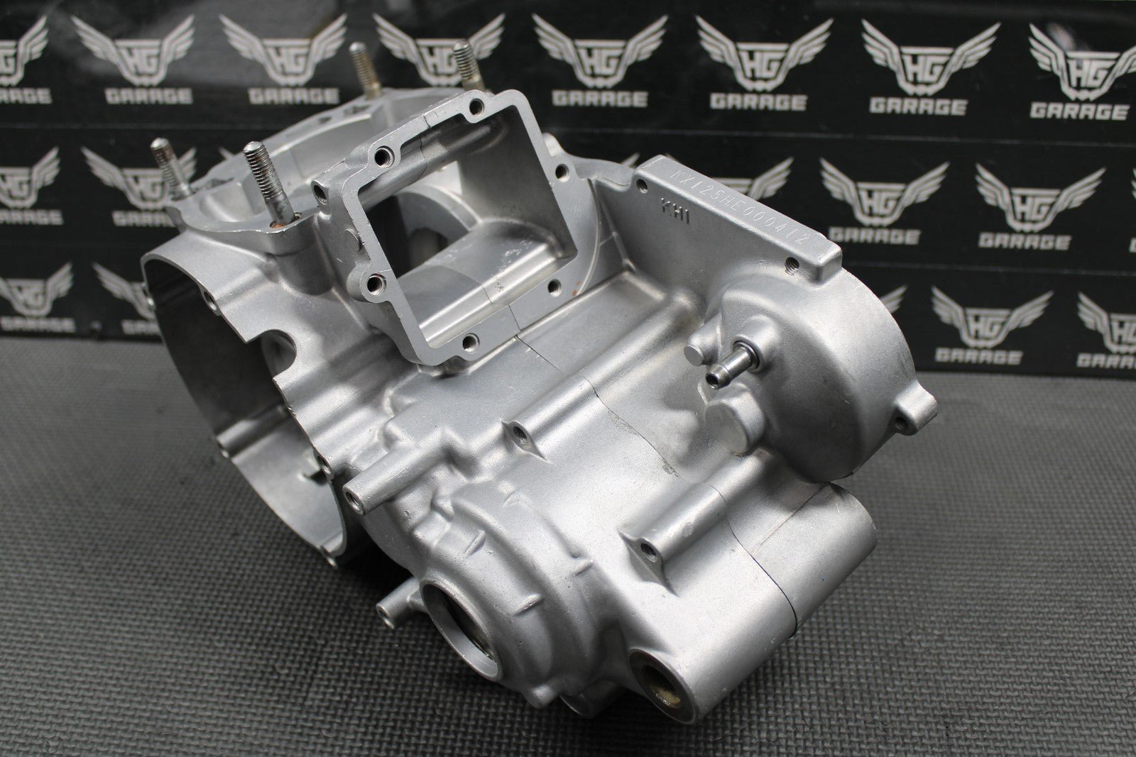 1991 KAWASAKI KX125 OEM LEFT RIGHT ENGINE MOTOR CRANKCASE CRANK CASES 14001 - 5284 - hggarage