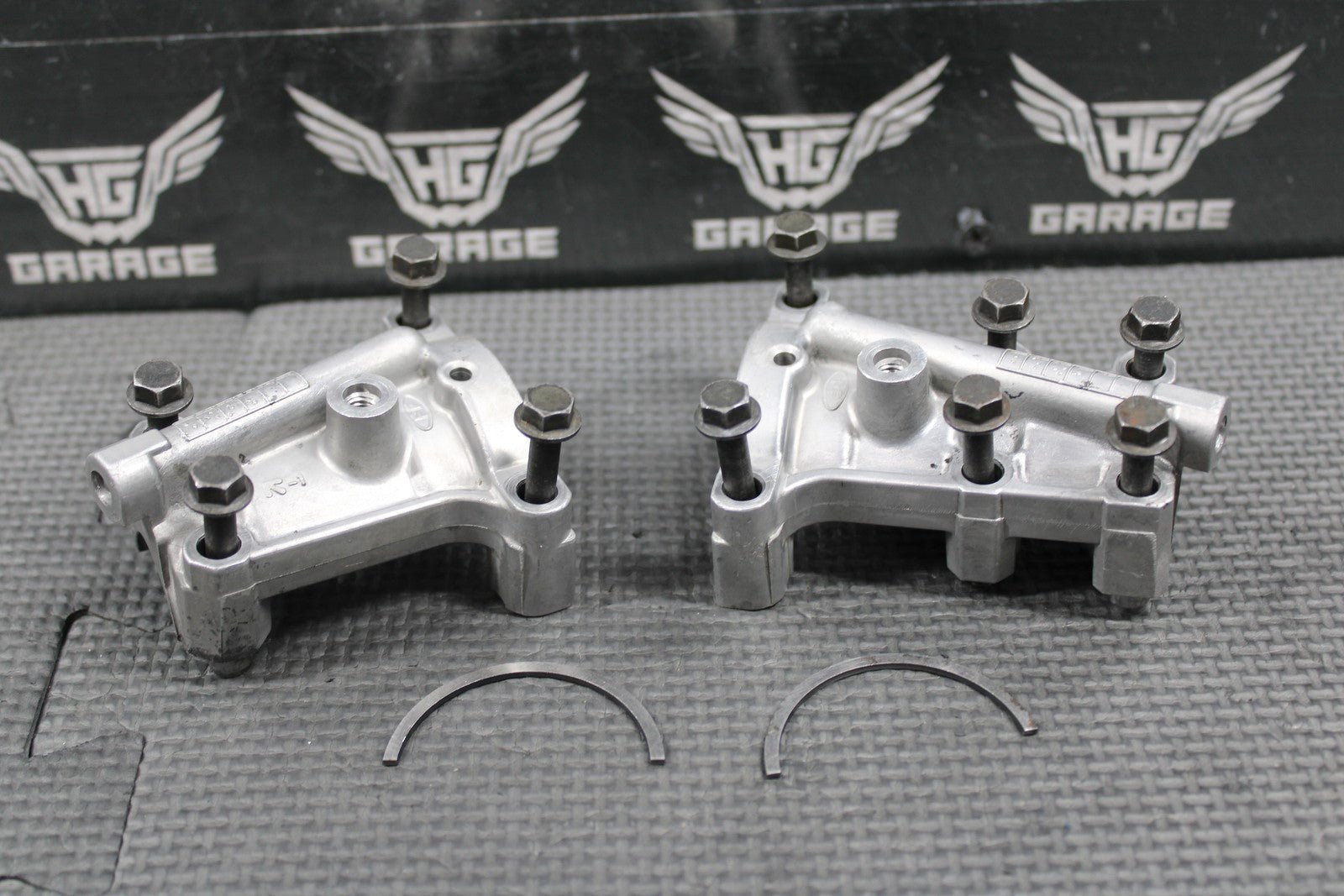 2003 YAMAHA 03 - 05 YZ450F WR450F OEM CYLINDER HEAD CAM CAPS CAMSHAFT TOWERS BOLTS - hggarage
