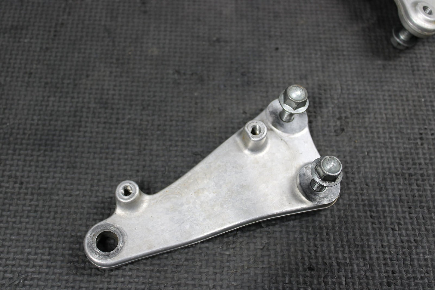 2010 Yamaha YZ450F OEM Engine Motor Mount Stay Brackets 50403 - Meb - 770 - hggarage