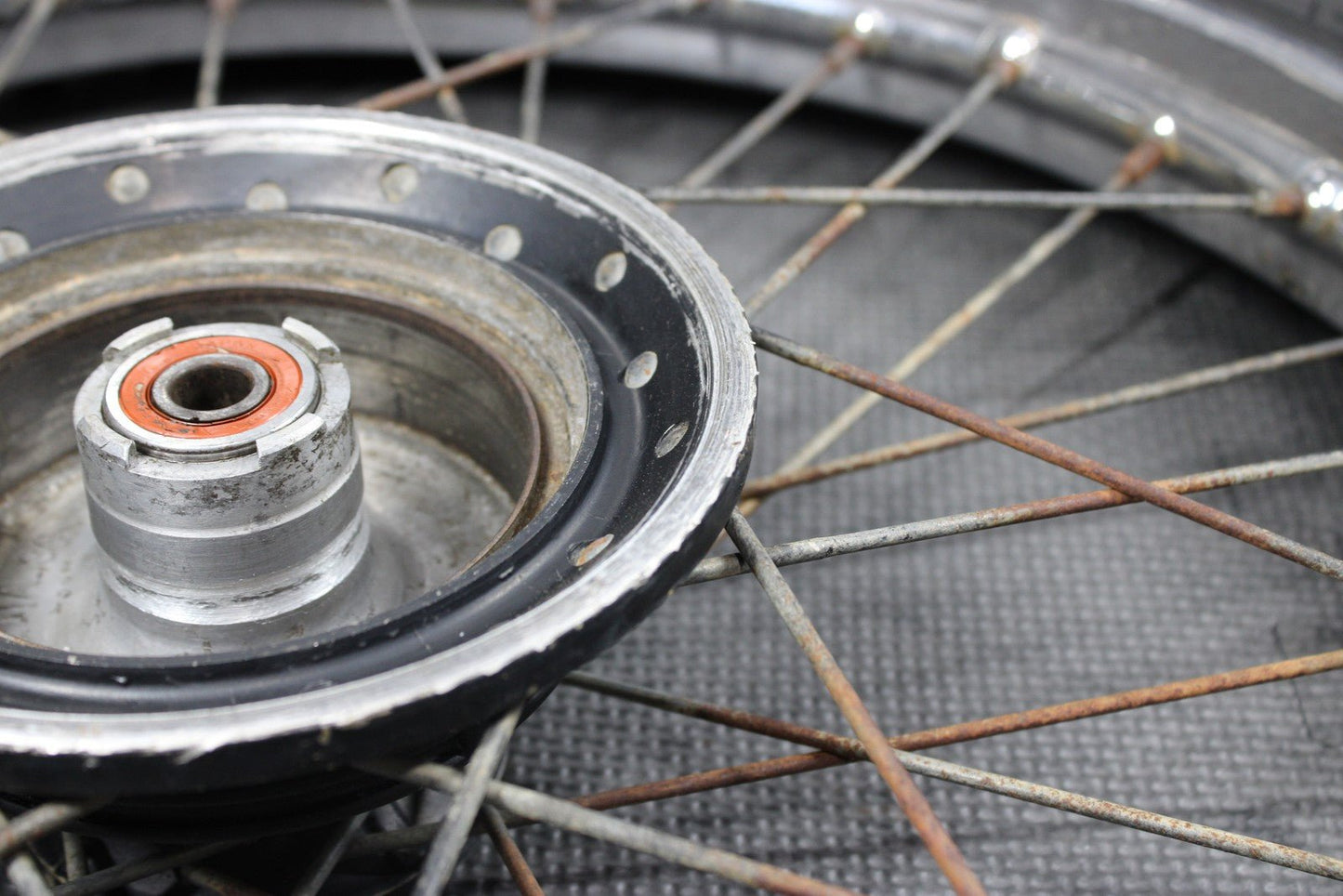 1997 YAMAHA RT100 OEM FRONT WHEEL RIM 248 - 25111 - 00 - 98 94414 - 18545 - 00 - hggarage