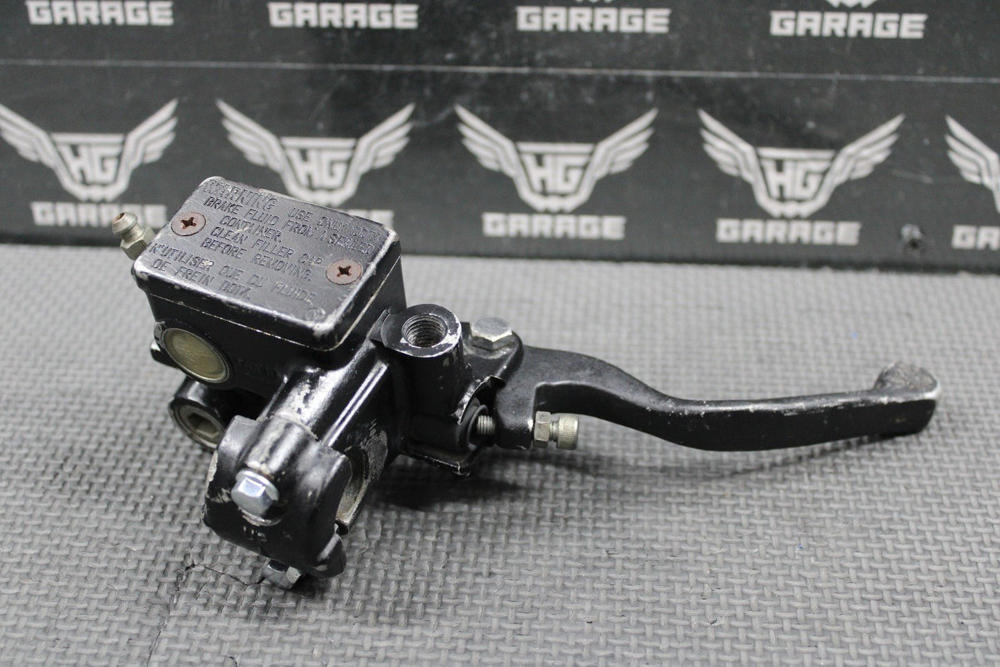 1989 HONDA 86 - 90 XR250R 87 - 90 XR600R OEM FRONT BRAKE MASTER CYLINDER W/ LEVER - hggarage