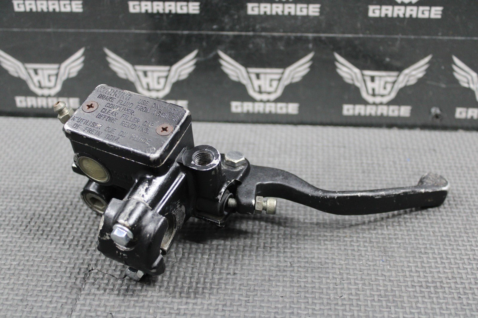 1989 HONDA 86 - 90 XR250R 87 - 90 XR600R OEM FRONT BRAKE MASTER CYLINDER W/ LEVER - hggarage