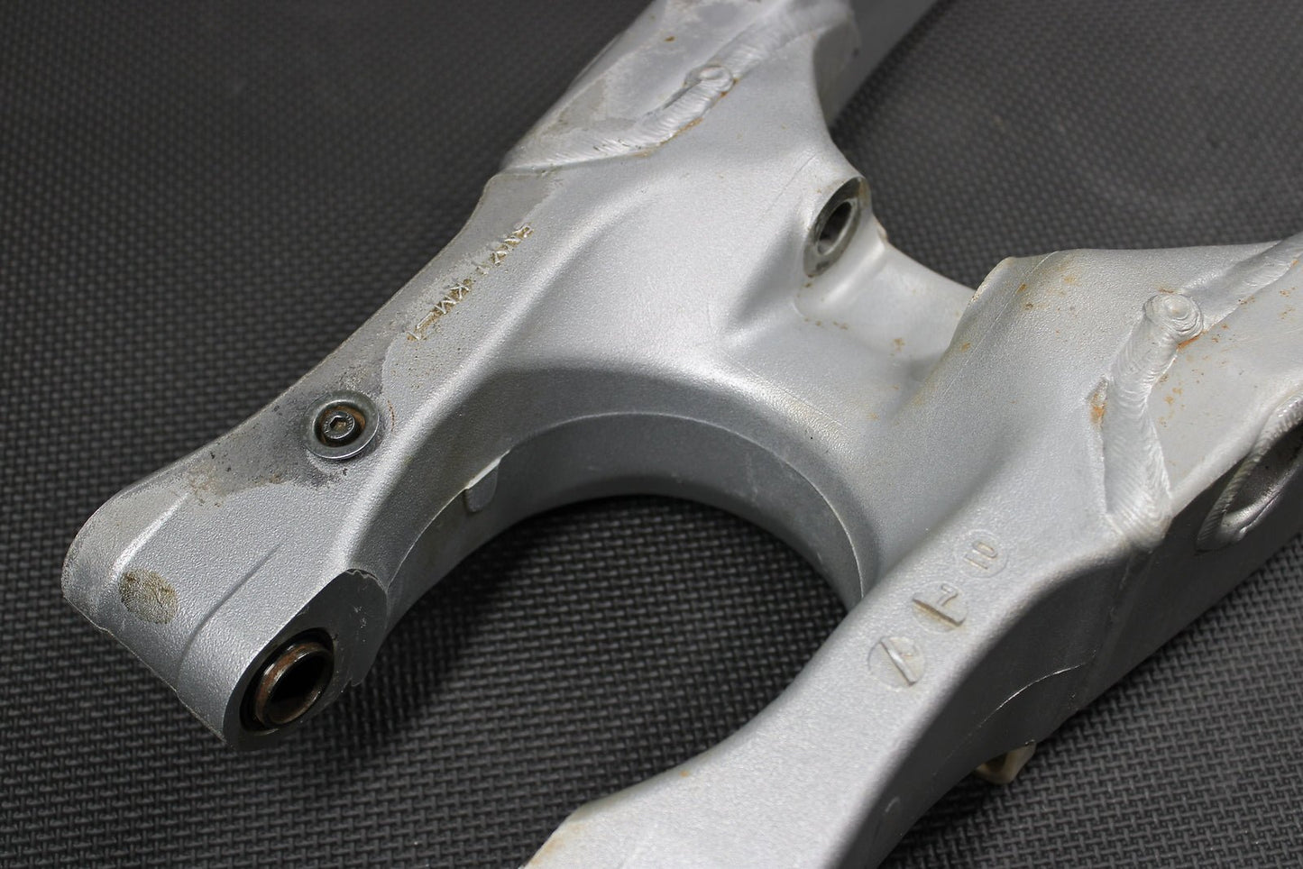 2002 Yamaha YZ426F OEM Swingarm Swing Arm Suspension 5NY - 22110 - 00 - 00 - hggarage