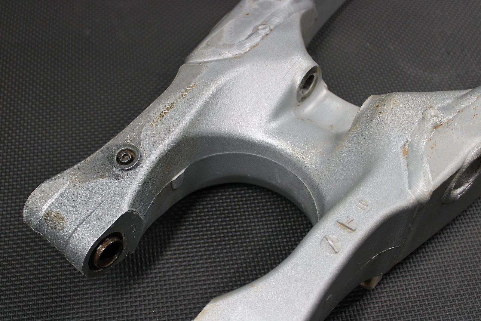 2002 Yamaha YZ426F OEM Swingarm Swing Arm Suspension 5NY - 22110 - 00 - 00 - hggarage
