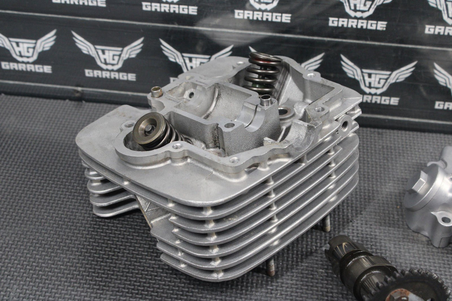 2004 SUZUKI LTZ250 OEM ENGINE TOP END CYLINDER HEAD VALVES CAMSHAFT ROCKER ARMS - hggarage