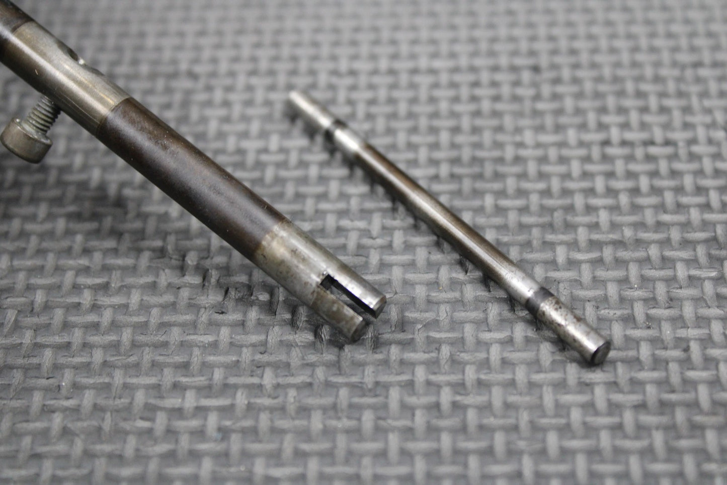 1999 SUZUKI 99 - 00 RM250 OEM EXHAUST POWER VALVE SHAFT LEVER PIN 11266 - 28C10 - hggarage