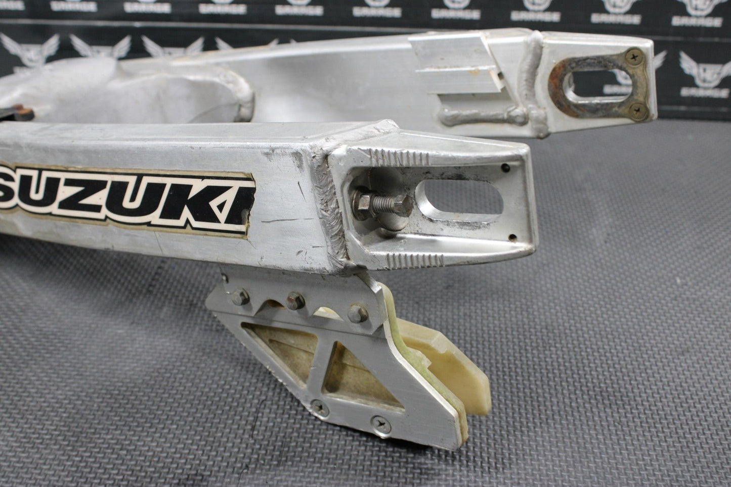 1996 SUZUKI RM250 OEM MODEL T SWINGARM SWING ARM SUSPENSION 61000 - 36E00 - hggarage