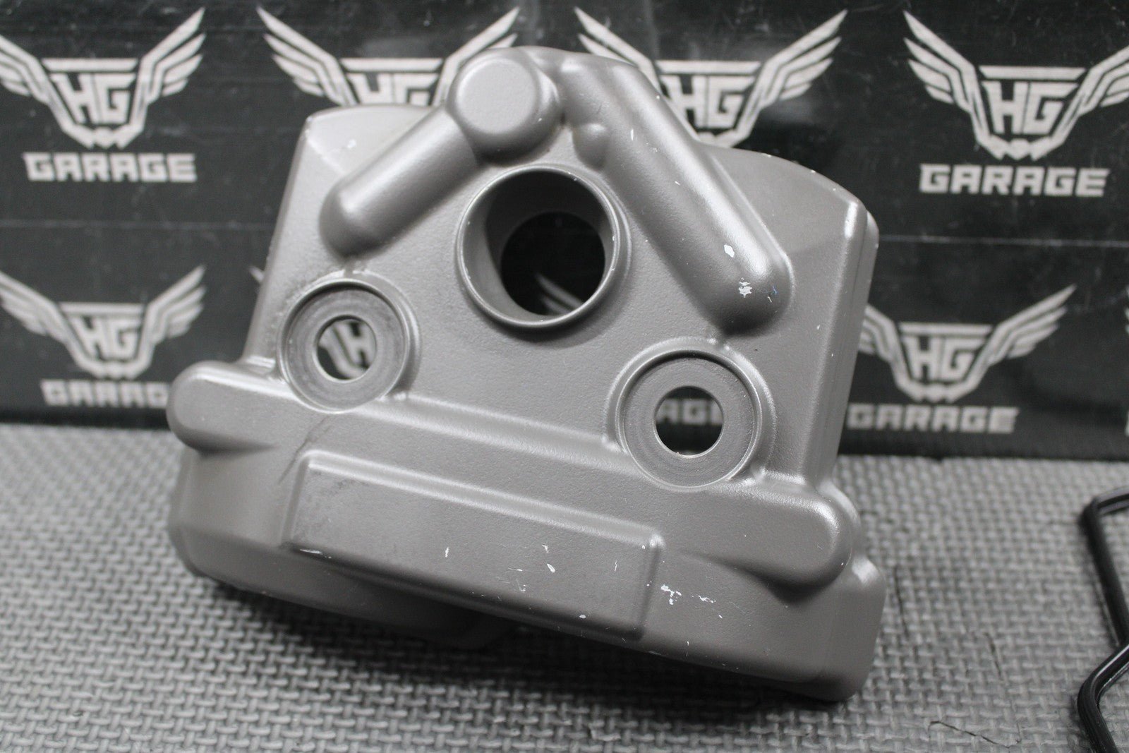 2019 SUZUKI 17 - 25 RMZ250 OEM CYLINDER HEAD VALVE COVER W BOLTS 11171 - 49H01 - hggarage