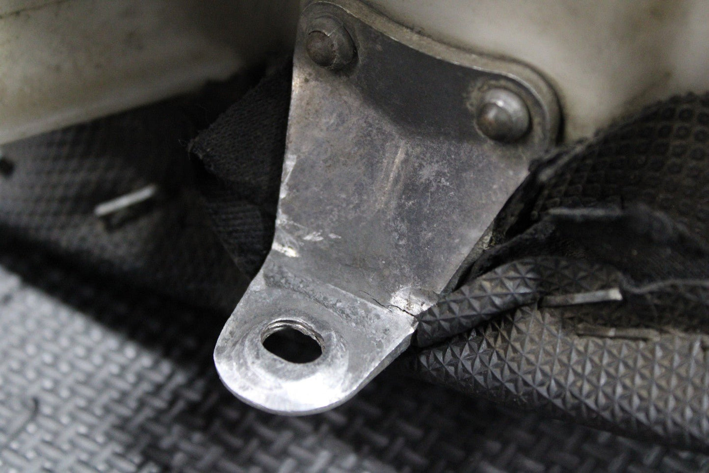 1999 SUZUKI RM250 OEM SEAT SADDLE FOAM PAN SHAVED LOW W/ CEET GRIPPER COVER - hggarage