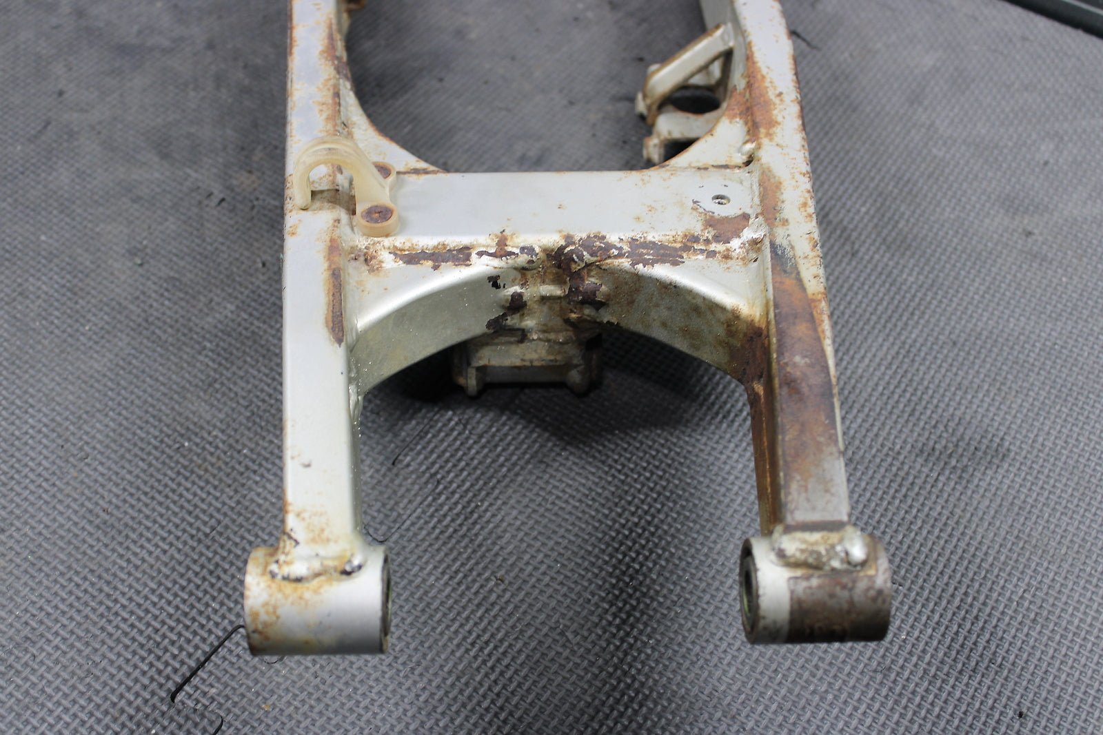 2000 Kawasaki KX65 OEM Swingarm Swing Arm Suspension 33001 - 1598 - Tx - hggarage