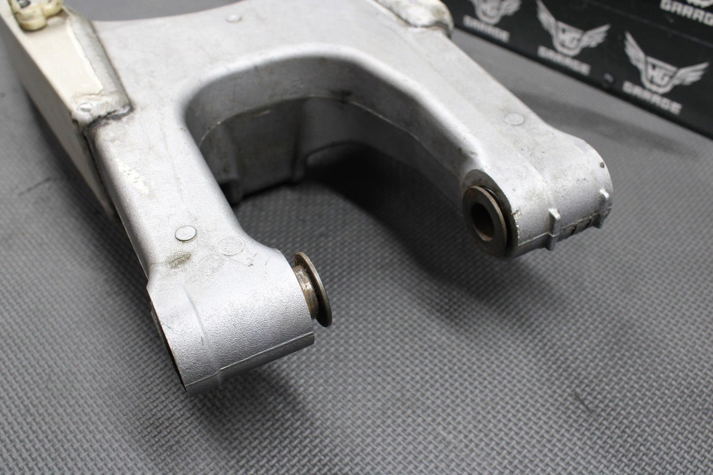 1998 SUZUKI RM125 RM250 MODEL W OEM SWINGARM SWING ARM SUSPENSION 61000 - 37E00 - hggarage