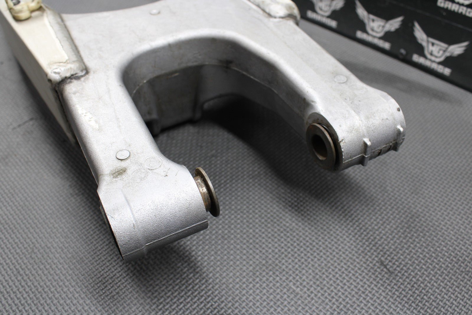 1998 SUZUKI RM125 RM250 MODEL W OEM SWINGARM SWING ARM SUSPENSION 61000 - 37E00 - hggarage
