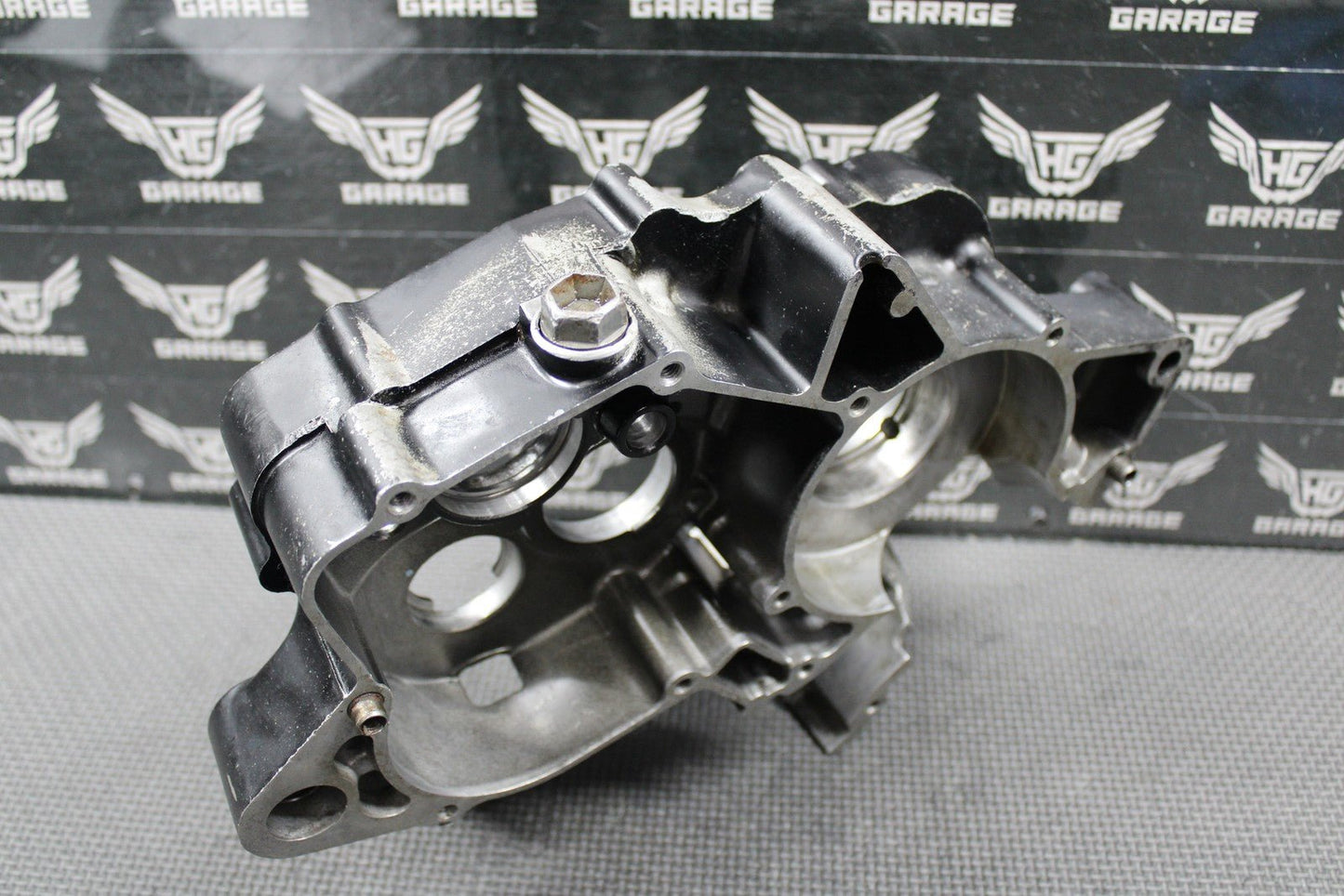 1988 HONDA CR125R OEM RIGHT ENGINE MOTOR CRANKCASE CRANK CASE 111A0 - KS6 - 830 GOOD - hggarage