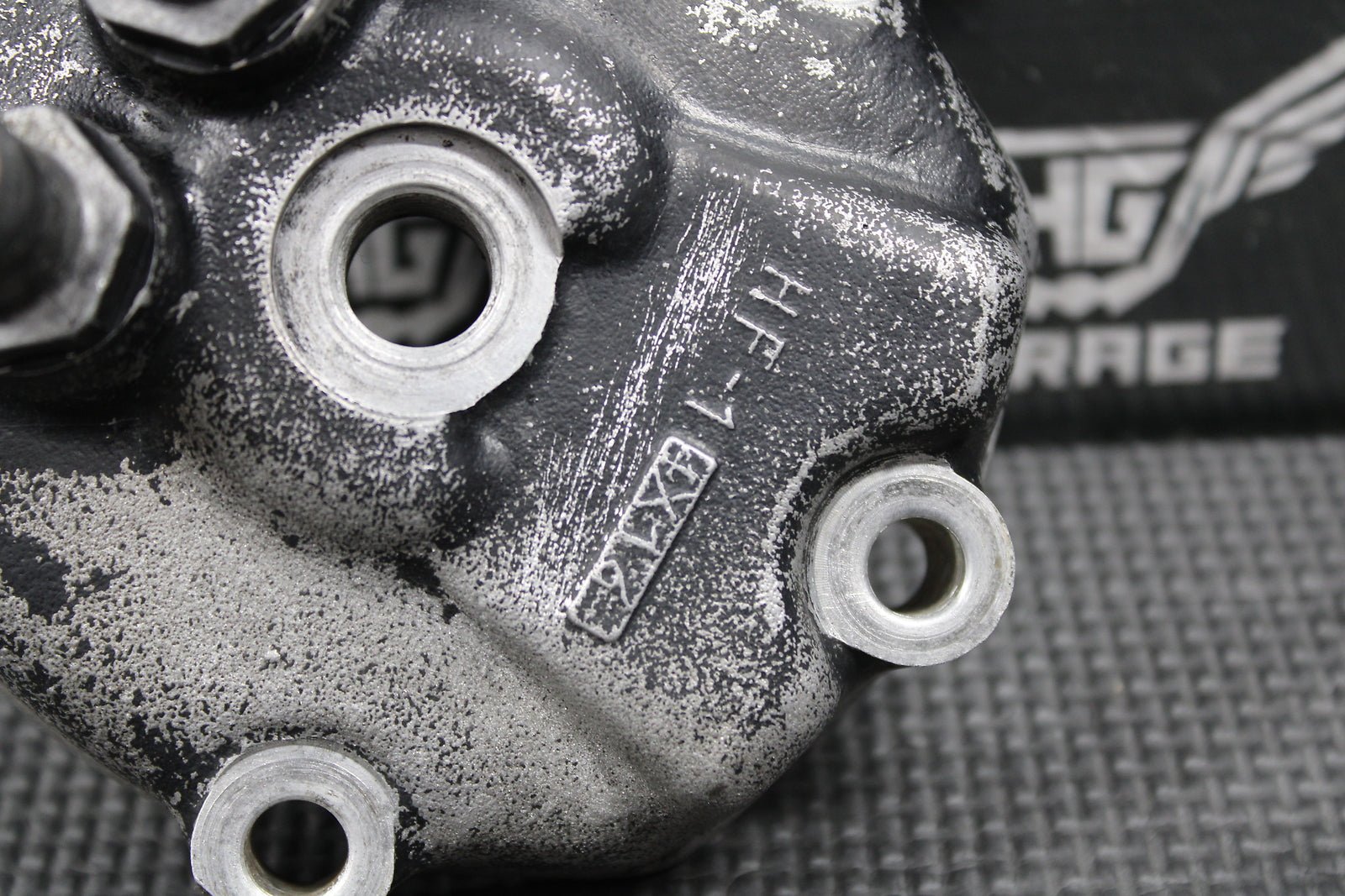 1985 HONDA CR125R OEM ENGINE MOTOR CYLINDER HEAD COVER CAP DOME 12200 - KA3 - 760 - hggarage