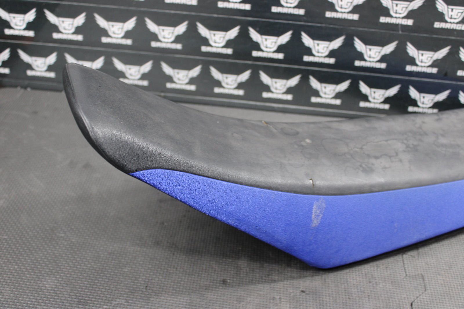 2006 Yamaha YZ450F OEM Seat Saddle 5XC - 24710 - 91 - 00 - hggarage