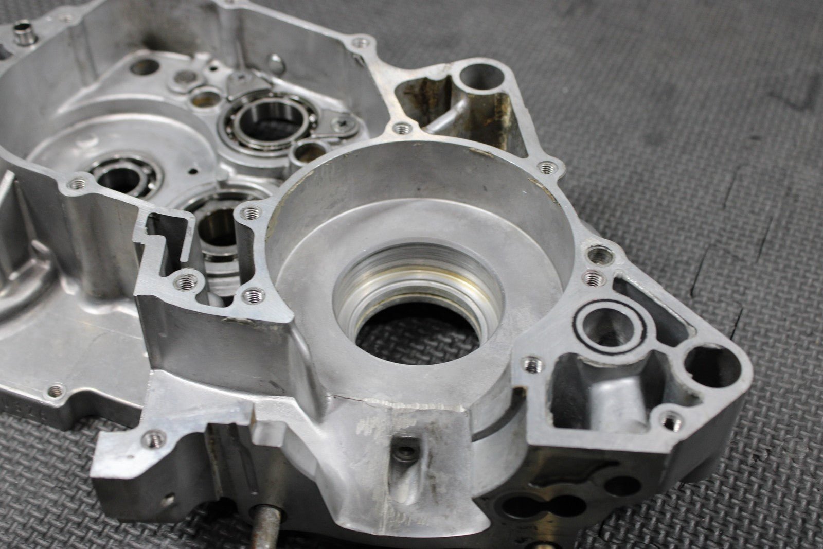 1996 KAWASAKI KX125 OEM LEFT RIGHT ENGINE MOTOR CRANKCASE CRANK CASES BLOCK - hggarage