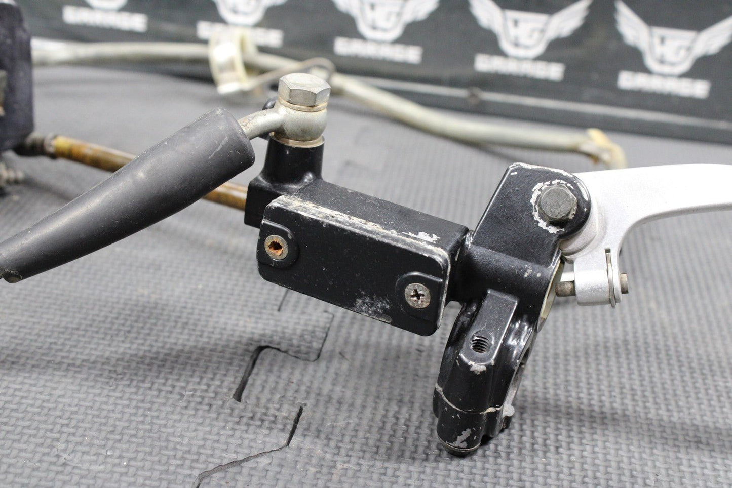 1986 KAWASAKI KDX200 OEM TOKICO FRONT BRAKE CALIPER MASTER CYLINDER ASSEMBLY - hggarage