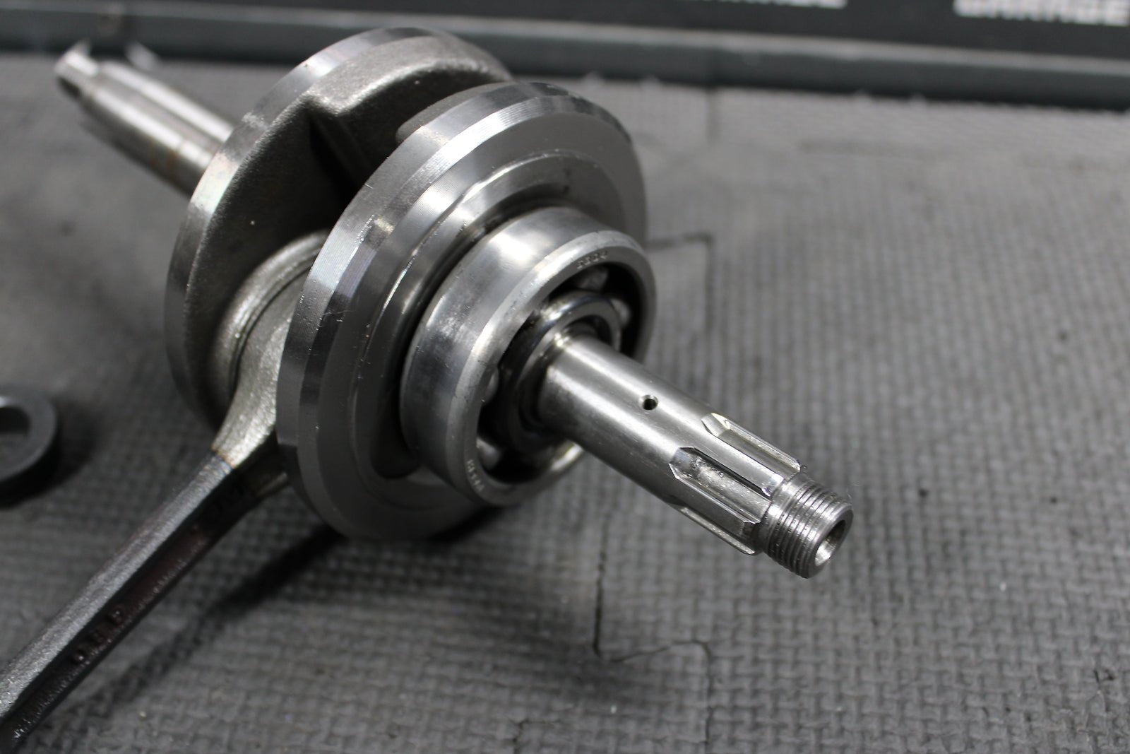 2000 HONDA XR50R OEM ENGINE MOTOR CRANKSHAFT CRANK SHAFT 13000 - GBJ - 680 - hggarage