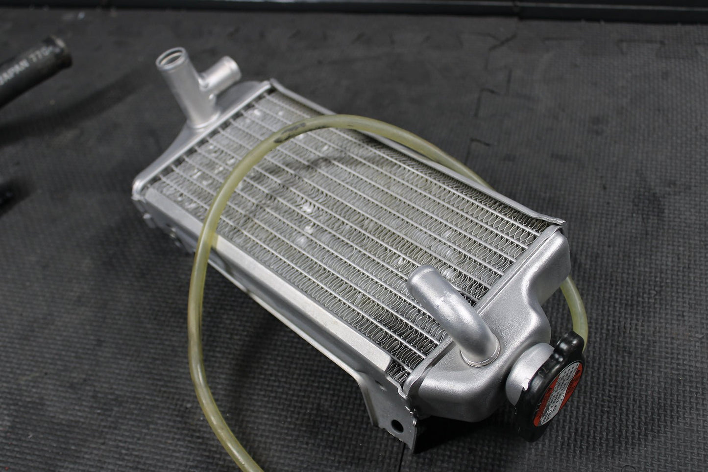 2008 SUZUKI RMZ250 OEM RIGHT ENGINE MOTOR COOLING COOLER RADIATOR 17710 - 10H00 - hggarage