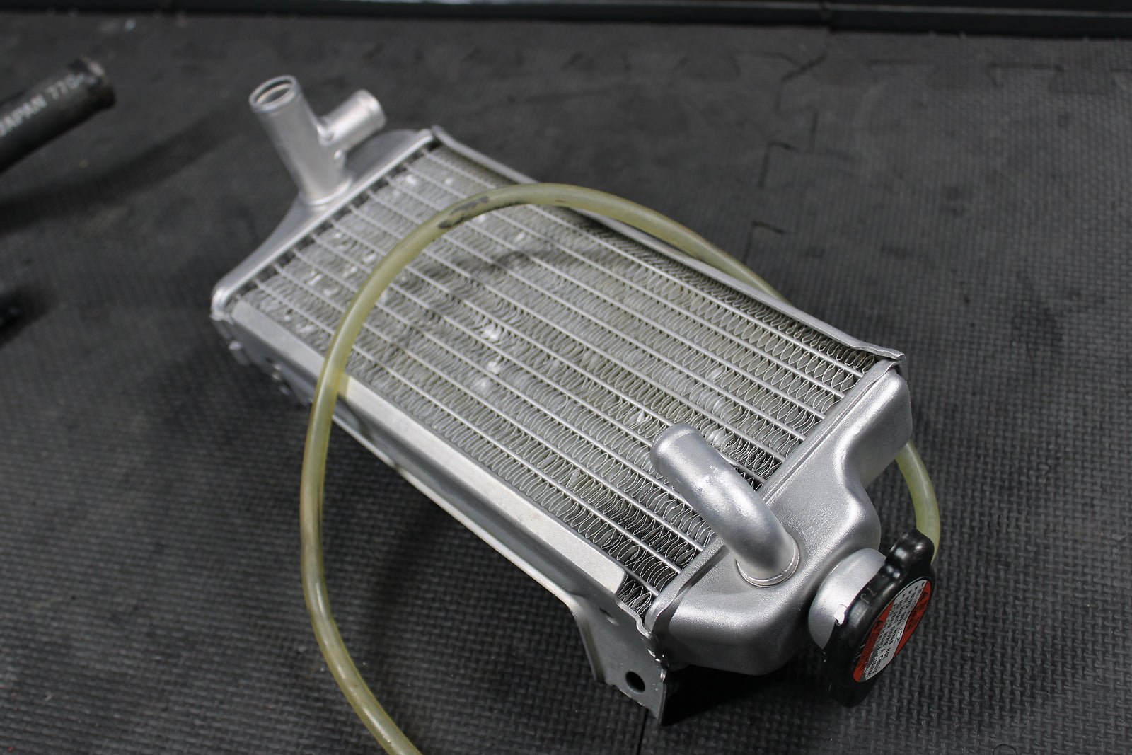 2008 SUZUKI RMZ250 OEM RIGHT ENGINE MOTOR COOLING COOLER RADIATOR 17710 - 10H00 - hggarage