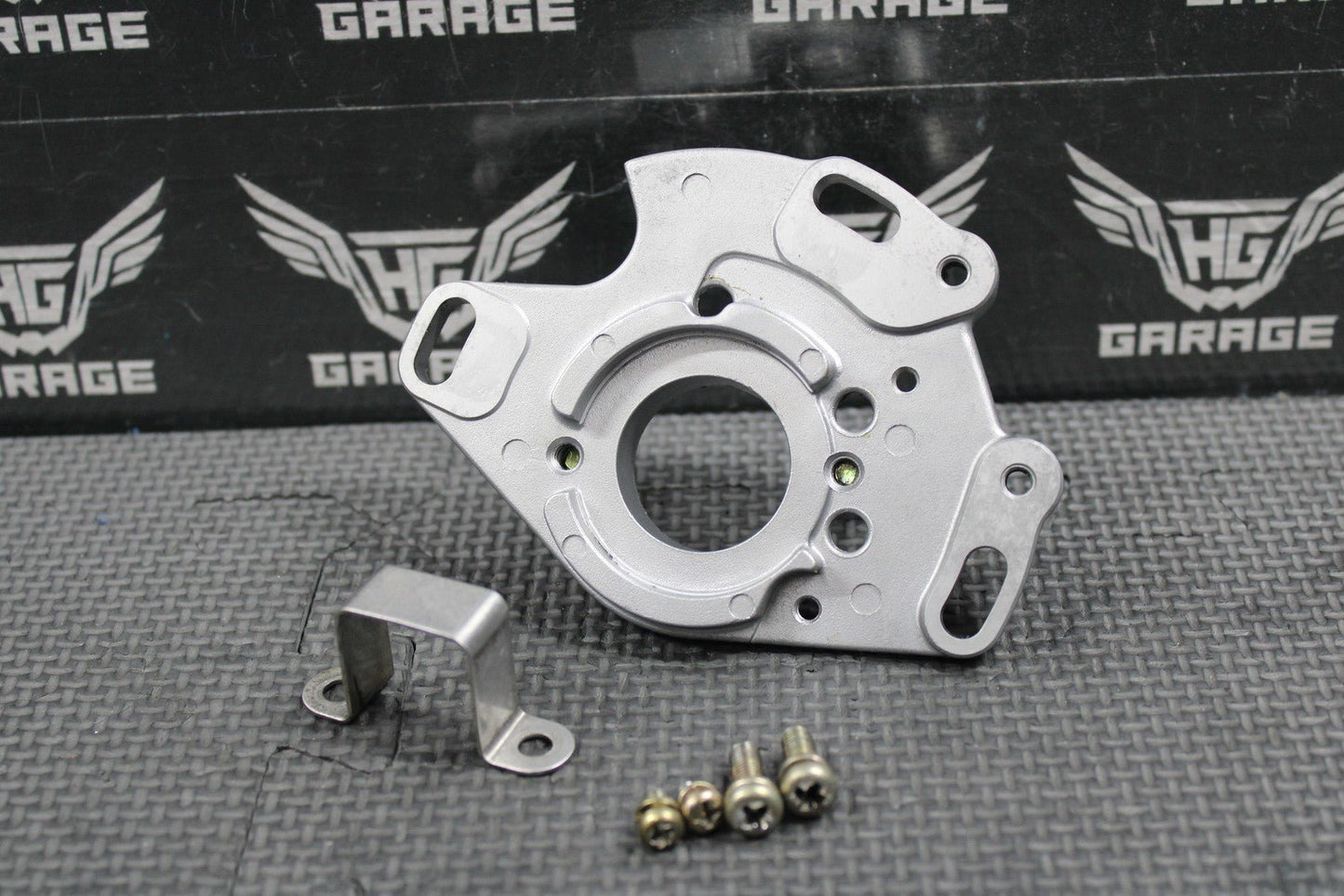 1999 SUZUKI RM250 OEM STATOR MAGNETO MOUNTING BRACKET PLATE BOLTS 32101 - 37E30 - hggarage