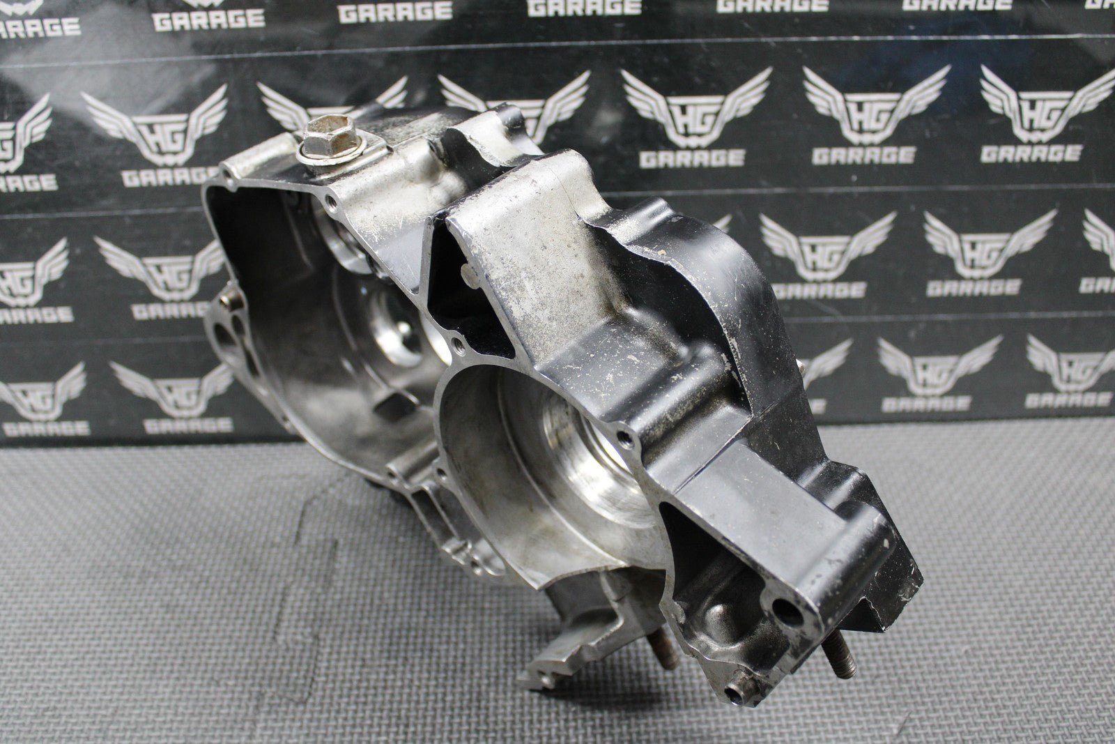 1988 HONDA CR125R OEM RIGHT ENGINE MOTOR CRANKCASE CRANK CASE 111A0 - KS6 - 830 GOOD - hggarage
