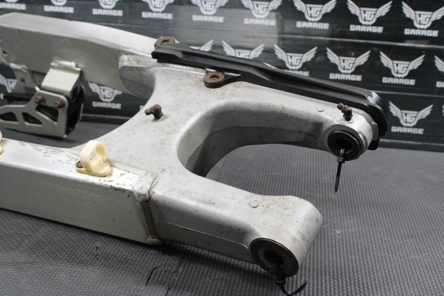 2000 SUZUKI 00 - 07 DRZ400 DRZ400E OEM SWINGARM SWING ARM SUSPENSION 61000 - 29F00 - hggarage