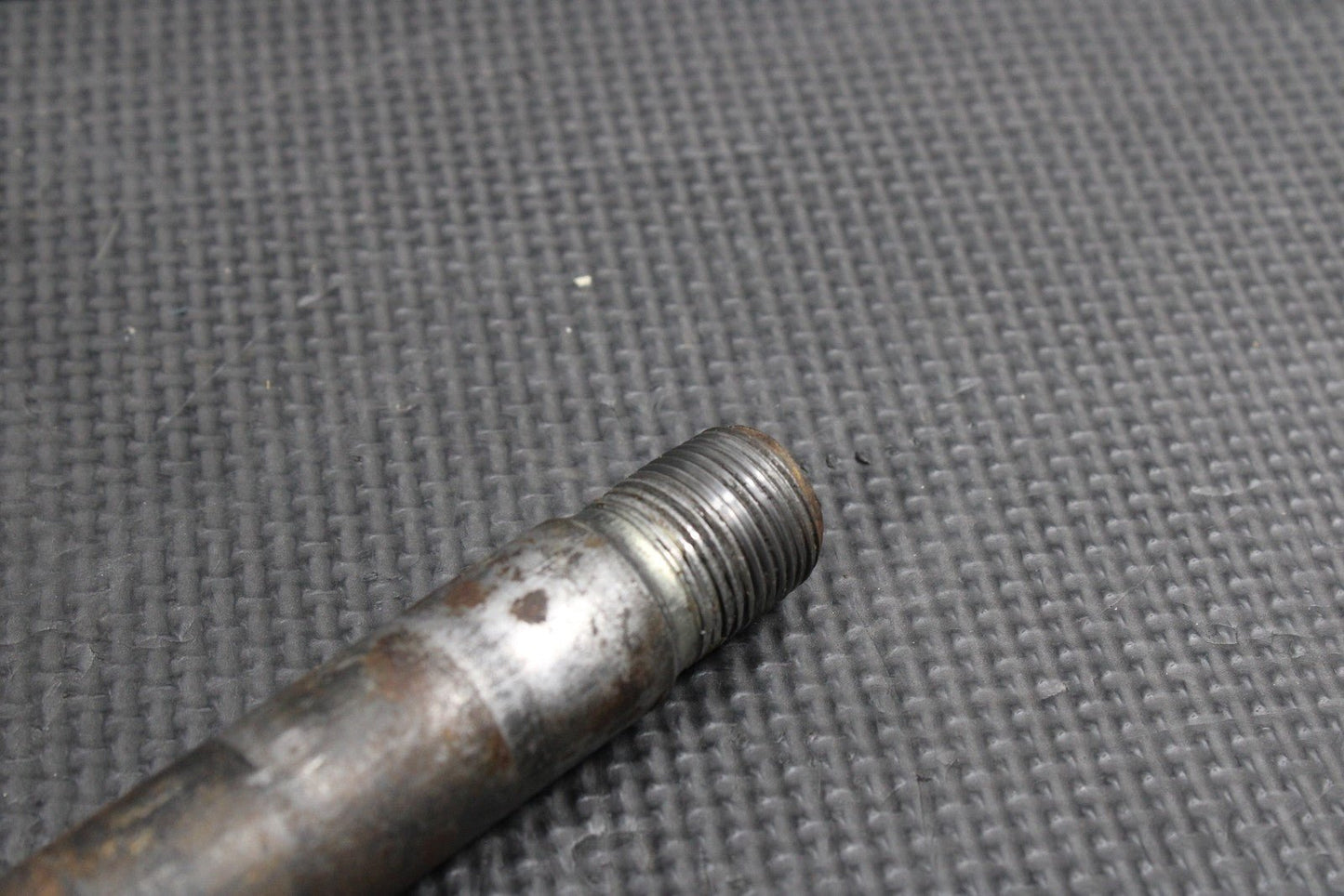 2002 YAMAHA YZ250 OEM REAR AXLE BACK WHEEL RIM PIVOT BOLT AXEL 5ET - 25381 - 00 - 00 - hggarage