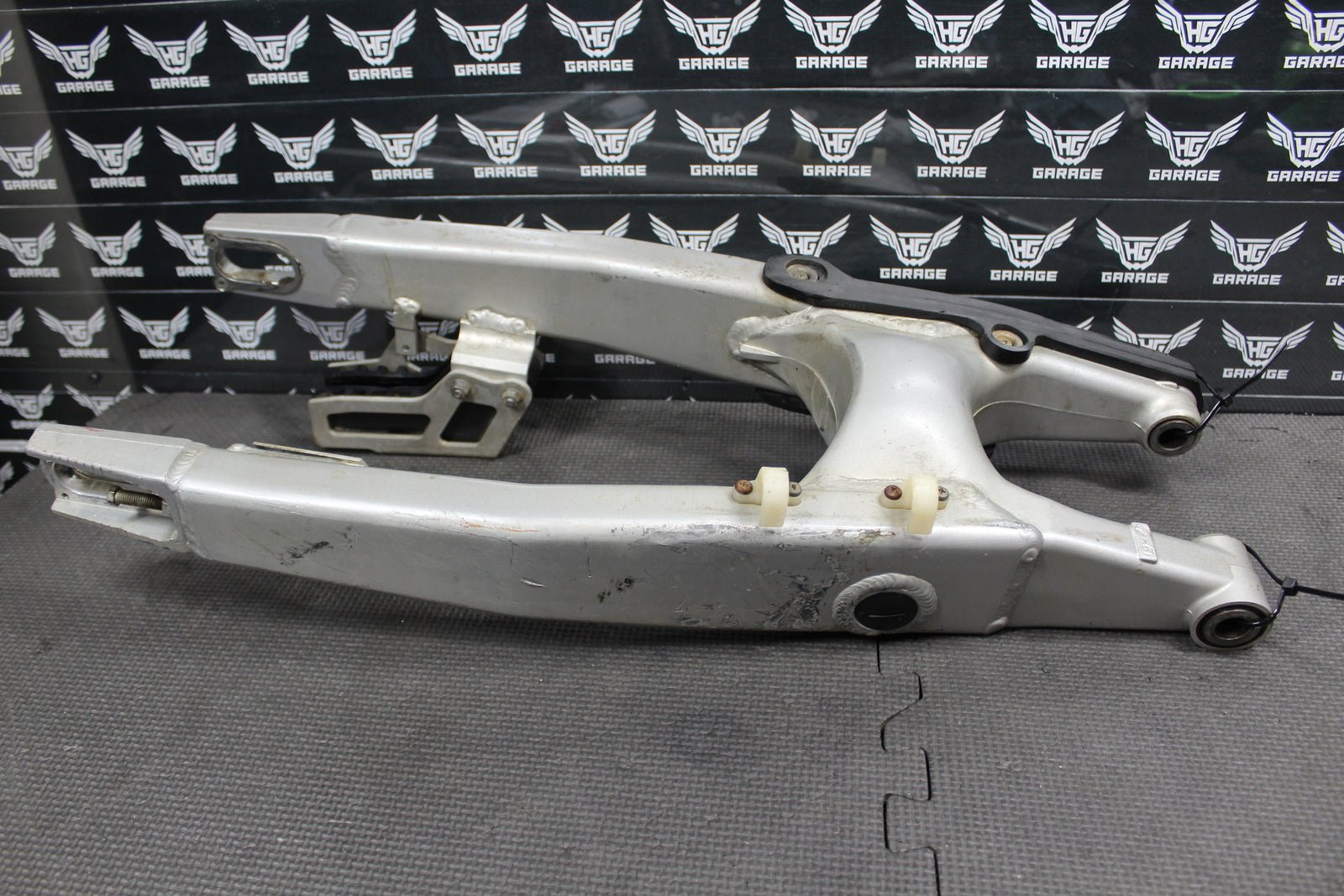 2005 2006 SUZUKI RMZ250 OEM SWINGARM SWING REAR ARM SUSPENSION KK330 - 01005 - 7CE - hggarage