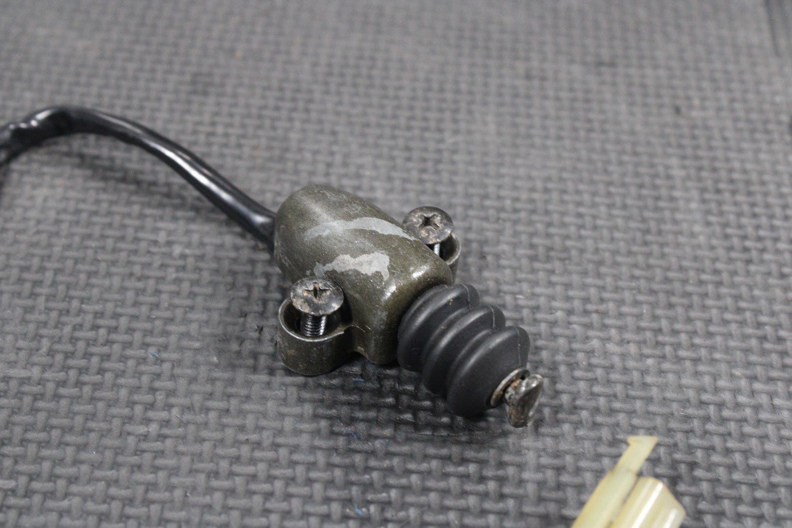 1987 87 - 00 YAMAHA TW200 OEM KICKSTAND SIDE KICK STAND SENSOR 1VJ - 82566 - 00 - 00 - hggarage