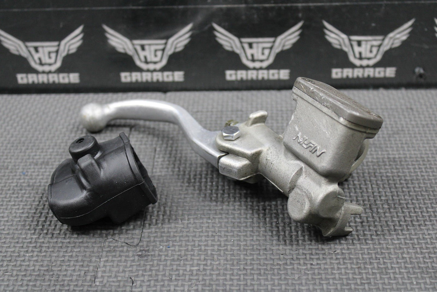1997 HONDA CR250R OEM NISSIN FRONT BRAKE MASTER CYLINDER W/ LEVER 45510 - MEY - 305 - hggarage