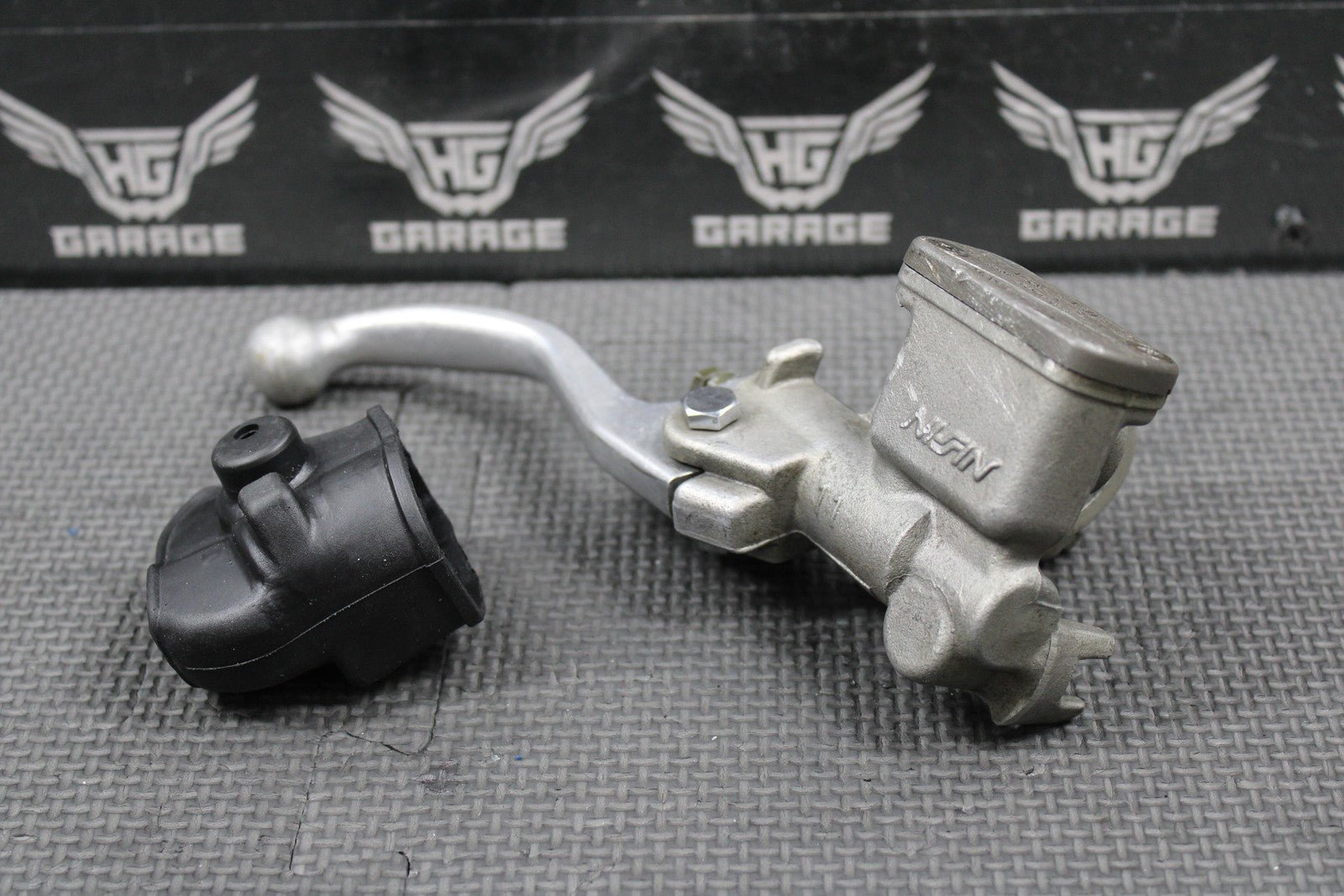 1997 HONDA CR250R OEM NISSIN FRONT BRAKE MASTER CYLINDER W/ LEVER 45510 - MEY - 305 - hggarage