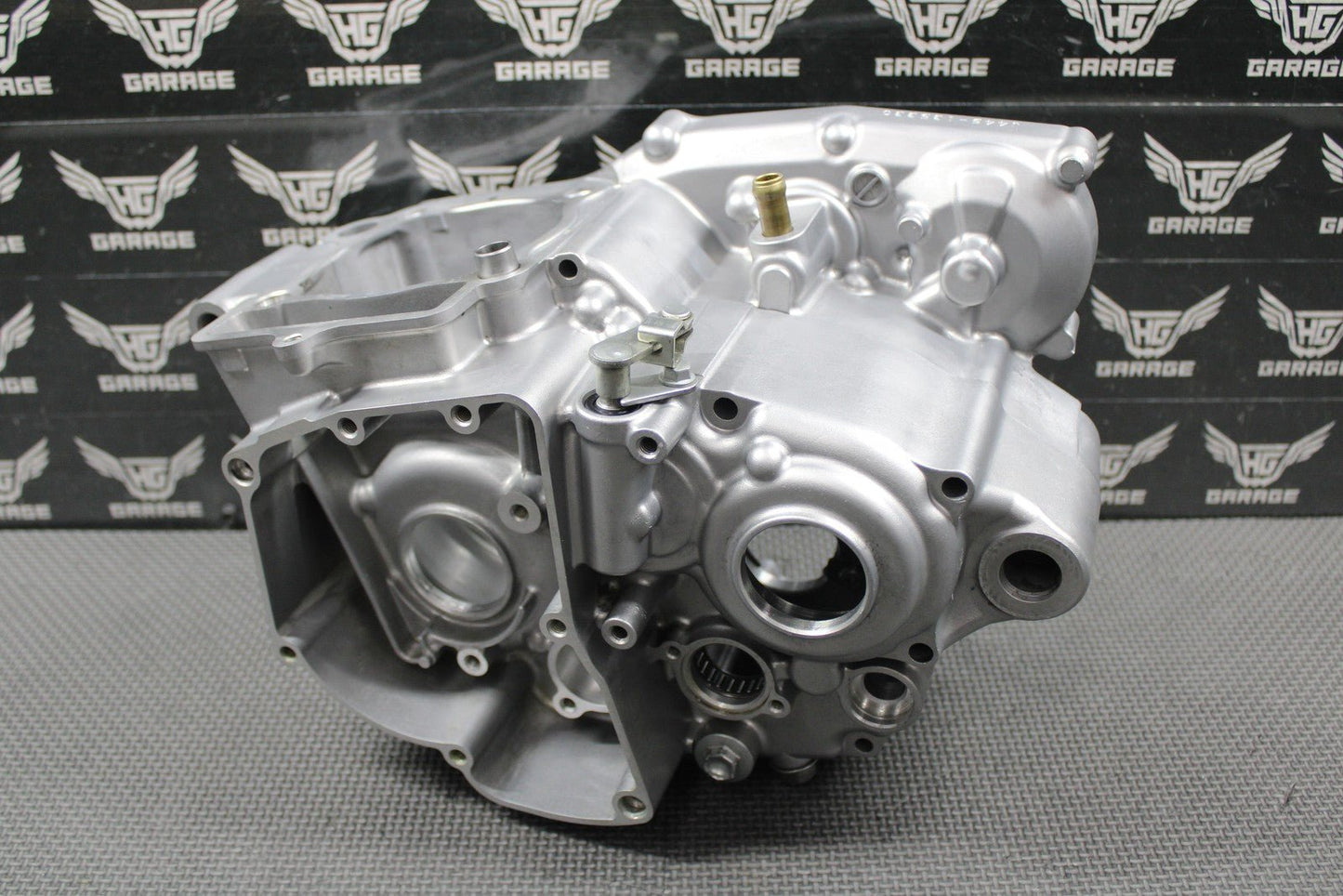 2020 SUZUKI RMZ250 OEM LEFT RIGHT ENGINE CRANKCASE CRANK CASES 11301 - 49850 MINT! - hggarage