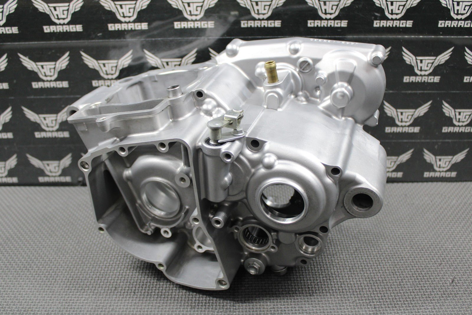2020 SUZUKI RMZ250 OEM LEFT RIGHT ENGINE CRANKCASE CRANK CASES 11301 - 49850 MINT! - hggarage