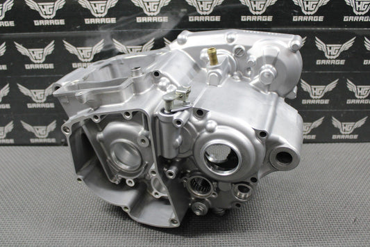 2020 SUZUKI RMZ250 OEM LEFT RIGHT ENGINE CRANKCASE CRANK CASES 11301 - 49850 MINT! - hggarage