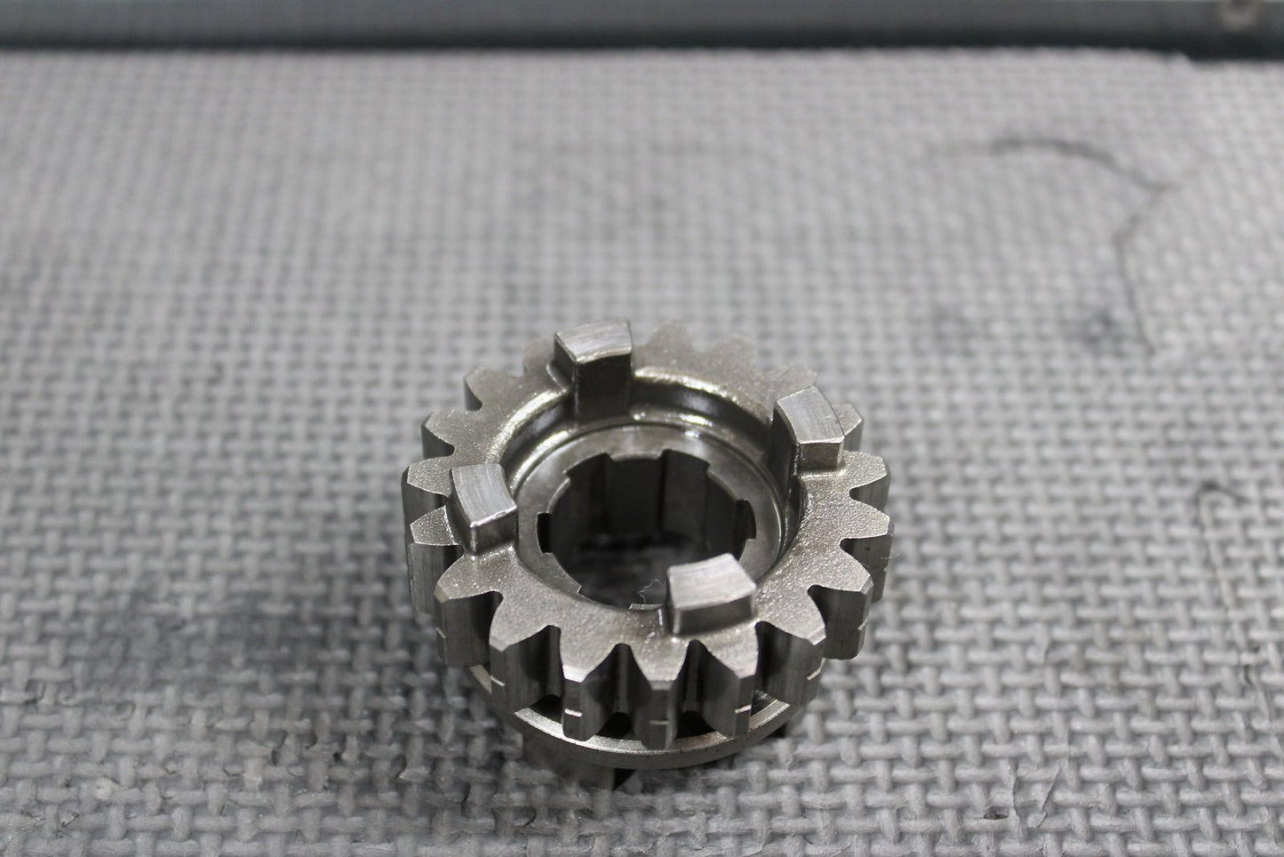 1999 HONDA CR500R OEM TRANSMISSION COUNTERSHAFT FIFTH GEAR 19T GEAR 23491 - MAC - 68 - hggarage