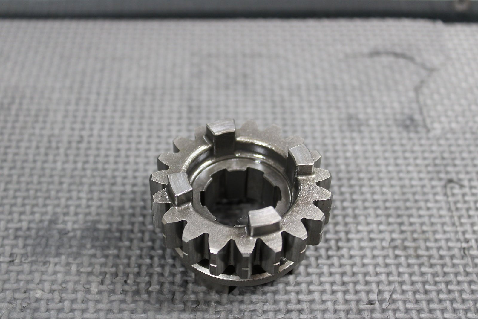 1999 HONDA CR500R OEM TRANSMISSION COUNTERSHAFT FIFTH GEAR 19T GEAR 23491 - MAC - 68 - hggarage