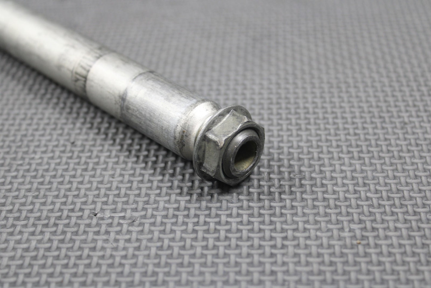 2020 YAMAHA YZ250F OEM FRONT WHEEL RIM AXLE PIVOT BOLT SHAFT 1SL - 25181 - 00 - 00 - hggarage