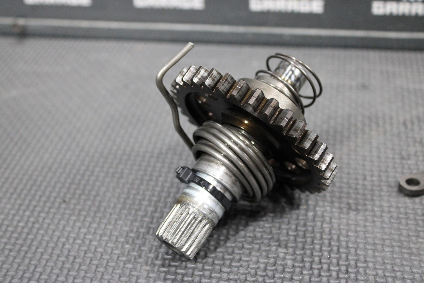 2007 04 - 08 HONDA CRF450R OEM KICKSTART KICK START SHAFT W IDLER GEAR ASSEMBLY - hggarage