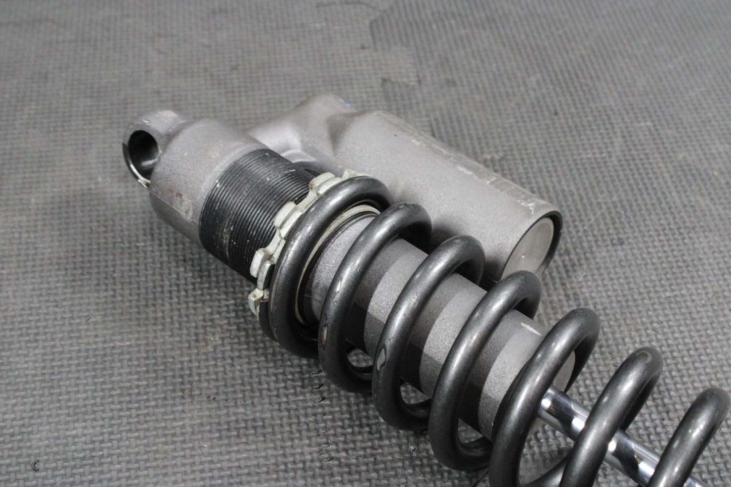 2014 KAWASAKI KX100 14 - 17 OEM REAR BACK SHOCK ABSORBER SUSPENSION 45014 - 0562 - 37M - hggarage