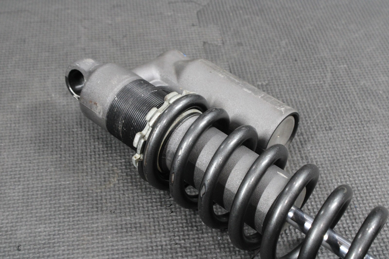 2014 KAWASAKI KX100 14 - 17 OEM REAR BACK SHOCK ABSORBER SUSPENSION 45014 - 0562 - 37M - hggarage