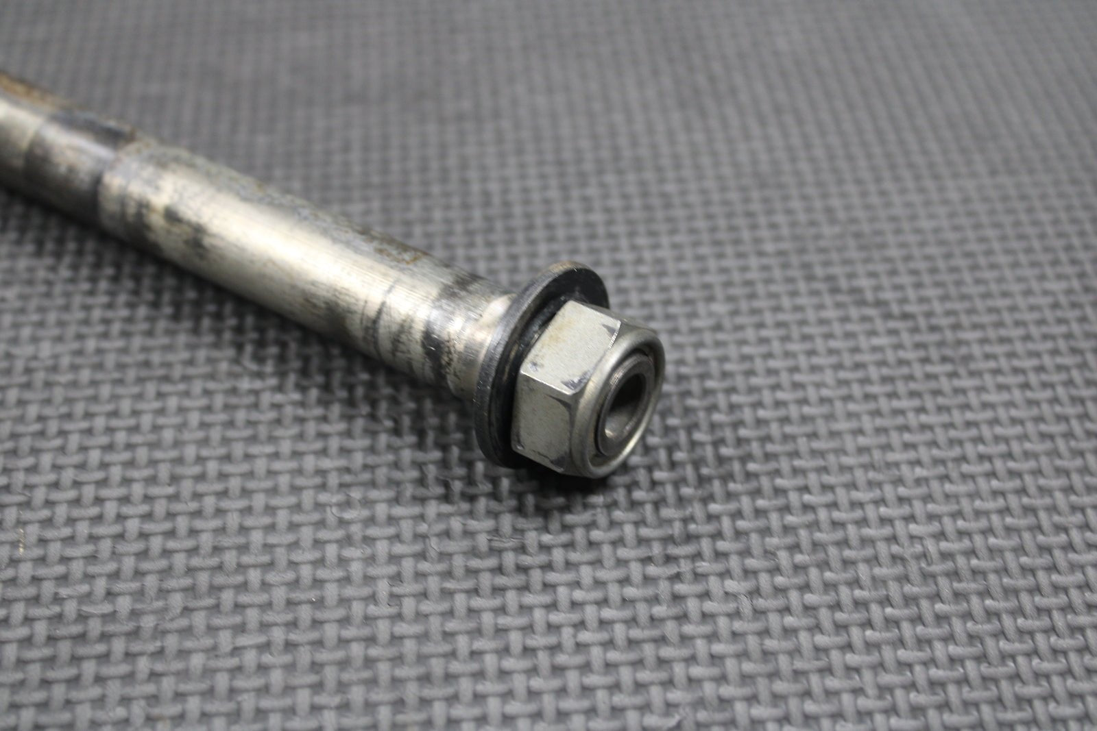 2018 SUZUKI RMZ250 RMZ450 OEM REAR BACK SWINGARM BOLT PIVOT SHAFT 61211 - 35G00 - hggarage