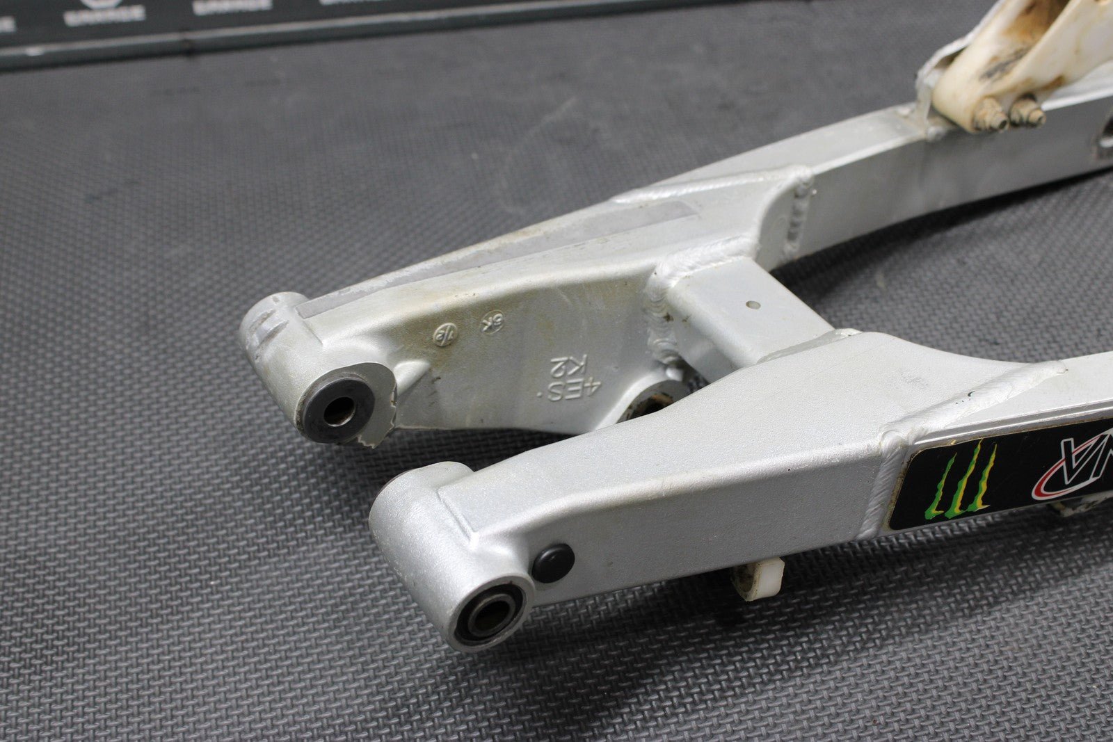 2007 03 - 18 YAMAHA YZ85 OEM SWINGARM SWING ARM SUSPENSION 5PA - 22110 - 00 - 00 - hggarage