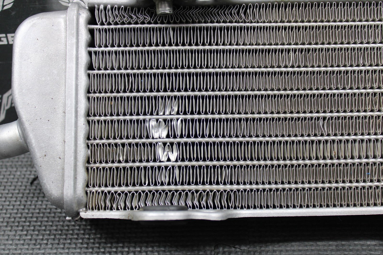 2004 98 - 06 KTM 125SX OEM RIGHT SIDE RADIATOR COOLER RADIATOR 50335008100 - hggarage