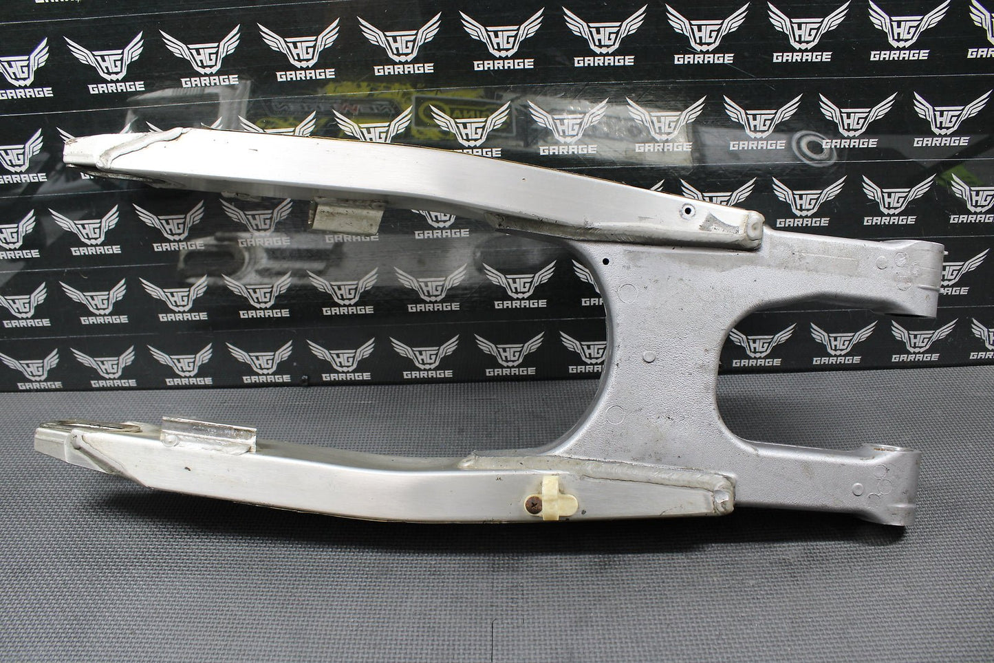1999 SUZUKI RM125 RM250 OEM SWINGARM SWING ARM REAR SUSPENSION 61000 - 37E10 - hggarage