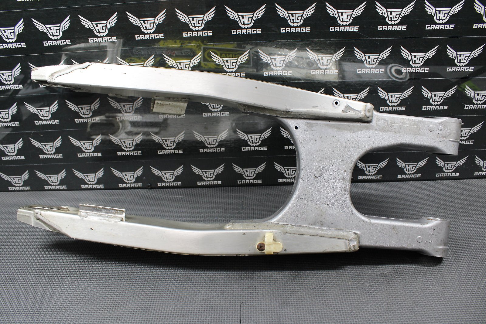 1999 SUZUKI RM125 RM250 OEM SWINGARM SWING ARM REAR SUSPENSION 61000 - 37E10 - hggarage