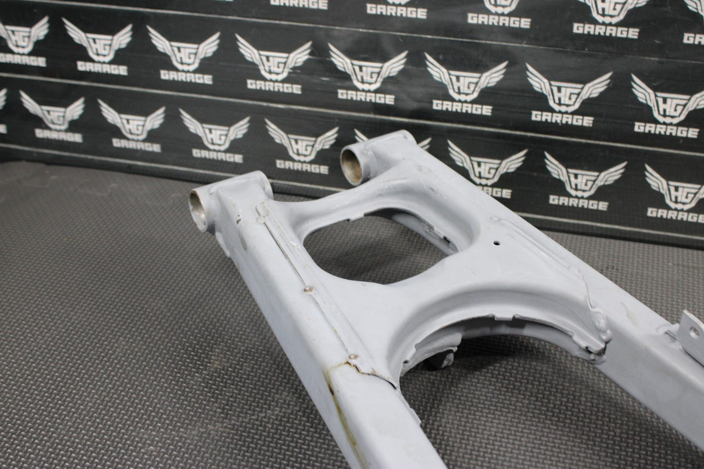 1991 88 - 91 HONDA CR80R OEM SWINGARM SWING ARM SUSPENSION 52000 - GS2 - 405 - hggarage