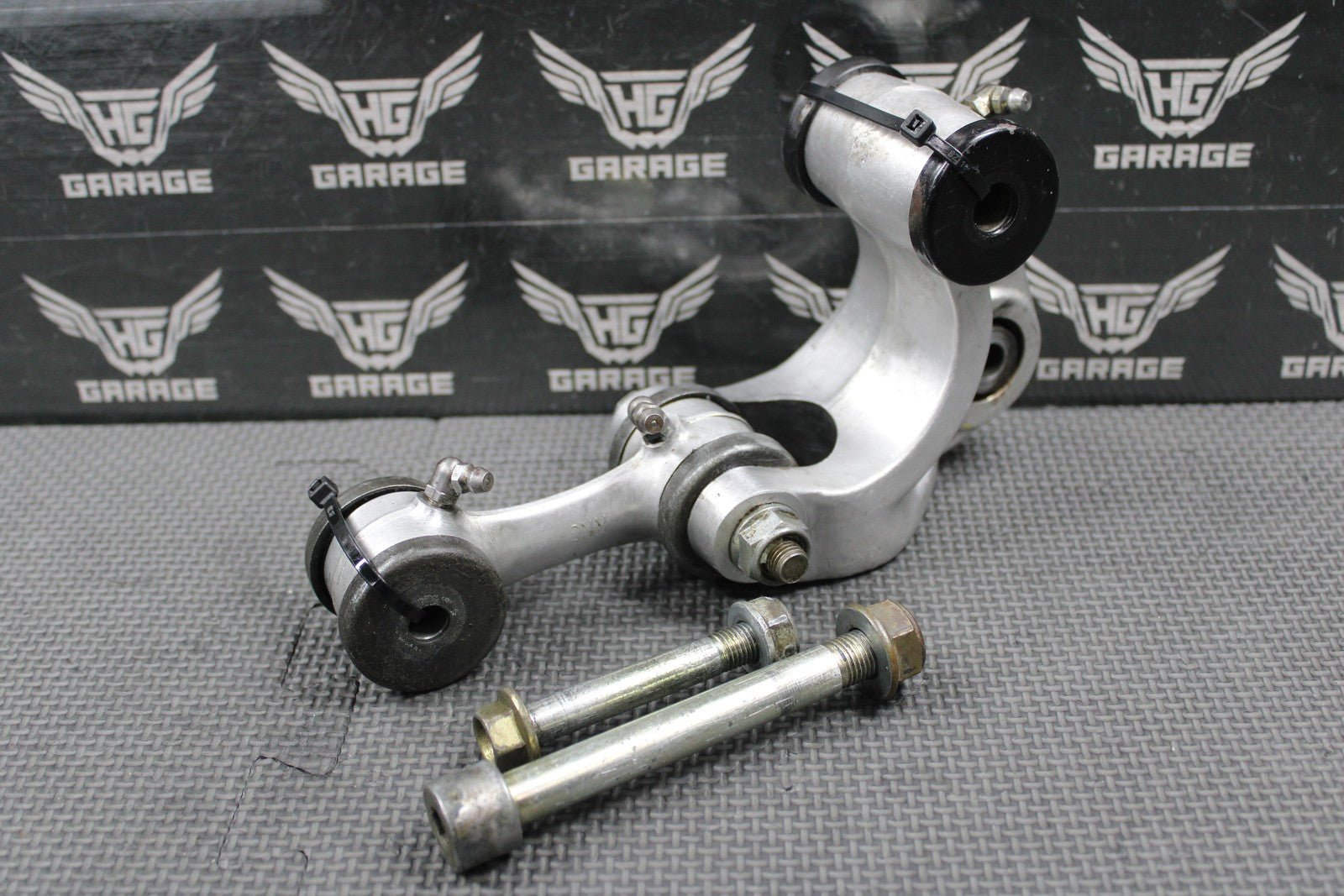 1991 HONDA 86 - 95 XR250R OEM REAR SHOCK LINKAGE ARM BOLTS 52460 - KN5 - 000 NICE! - hggarage