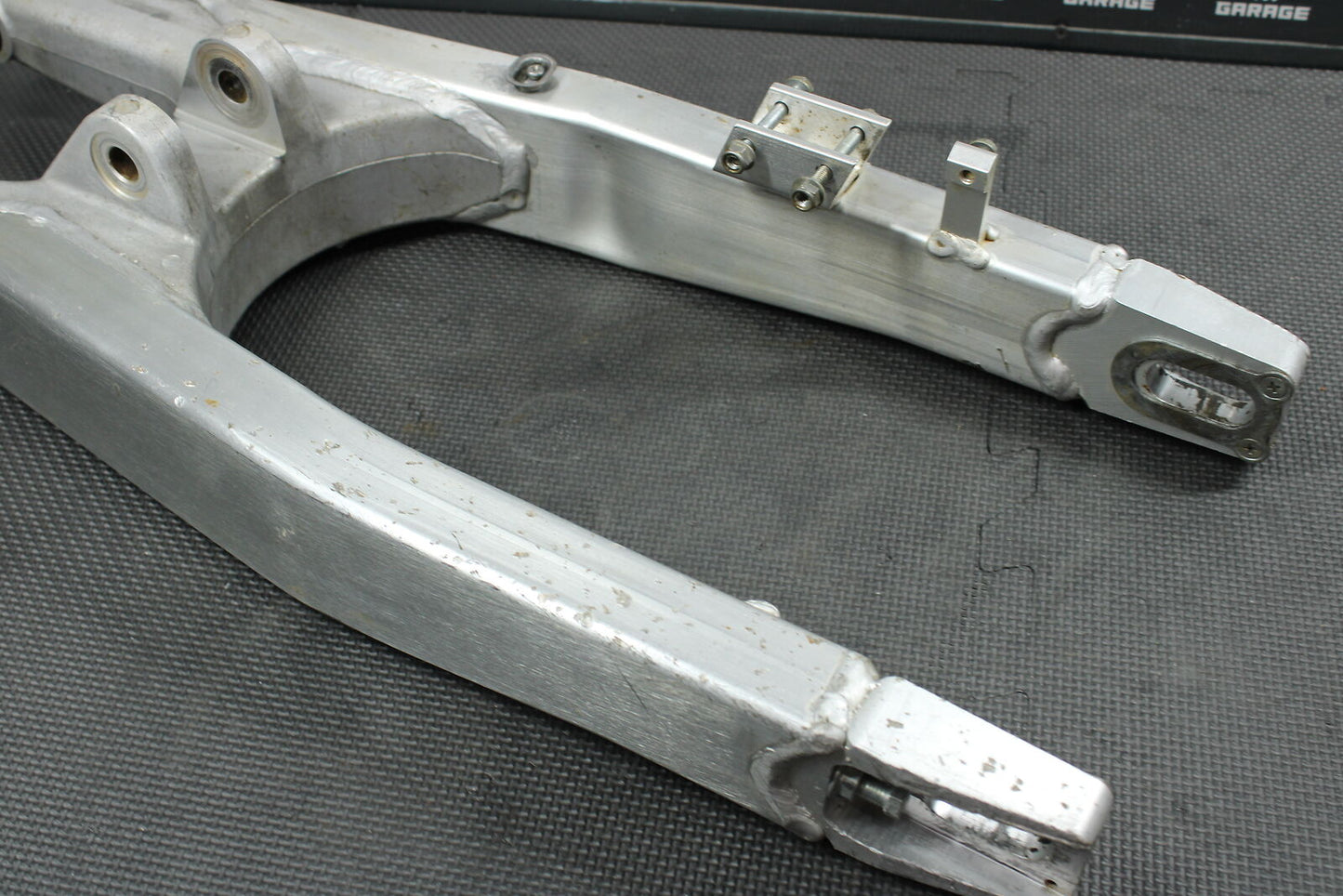 1999 HONDA CR125R CR250R OEM SWINGARM SWING ARM SUSPENSION 52200-KZ3-J10